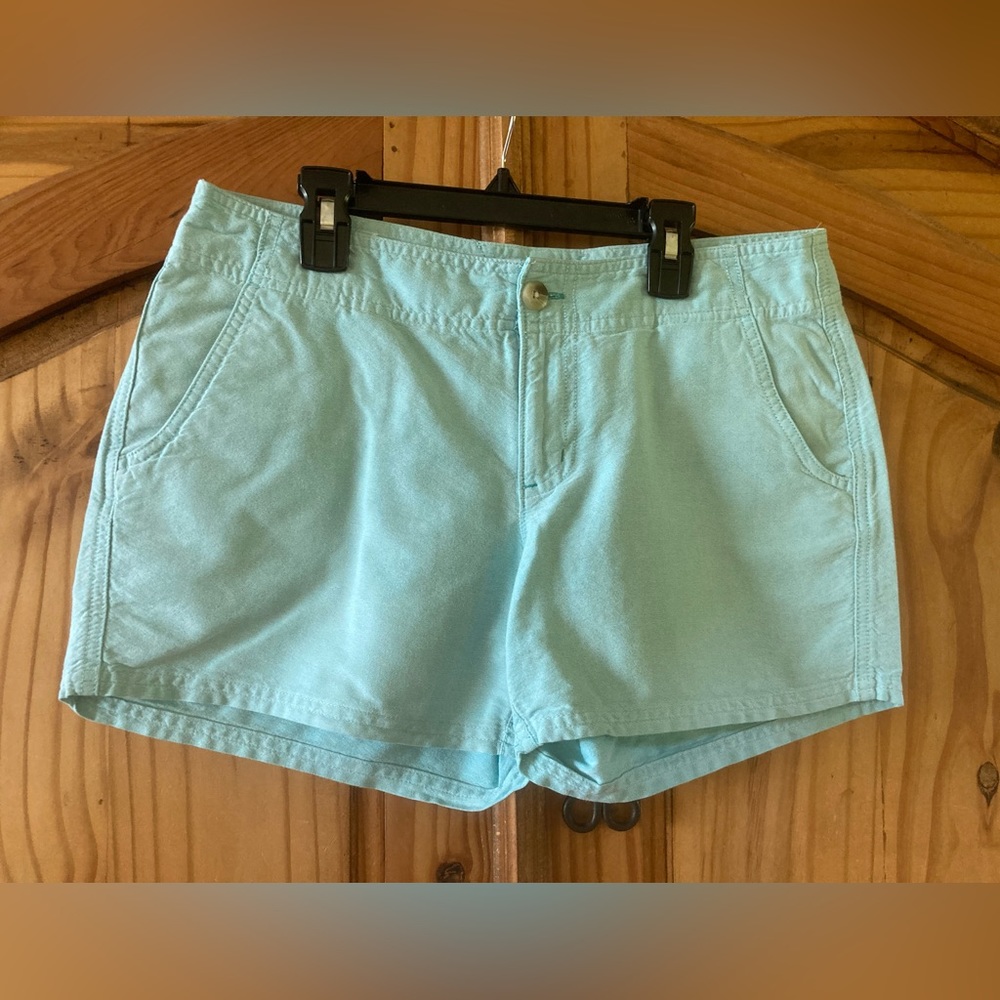 Women’s Columbia PFG light green 4” shorts size 6